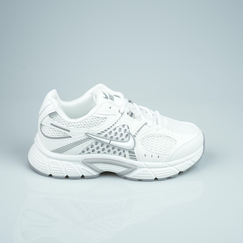 white light grey nike shoes