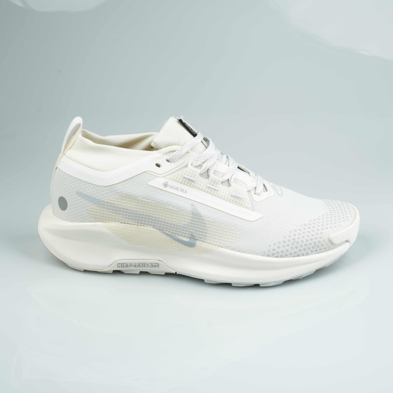 nike beige  pegasus trail 5